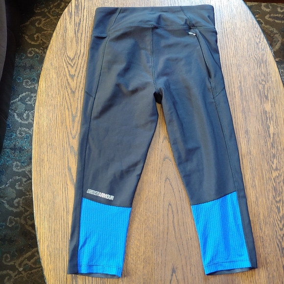 Under Armour Compression Black and Blue Cropped Leggings Size Women's Small - Picture 4 of 10